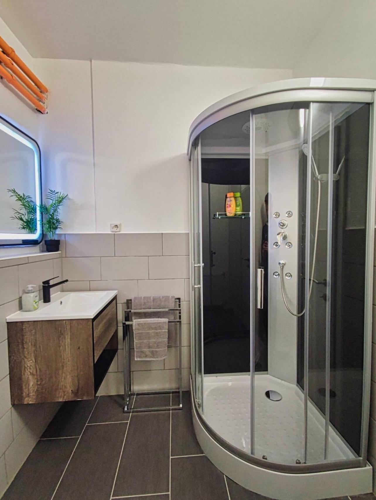Charmante Wohnung Nahe Wiener Stadthalle Kültér fotó